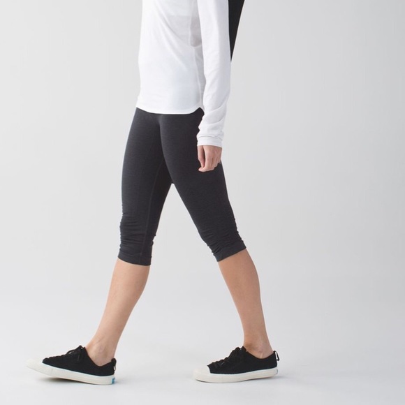 Lululemon - In The Flow Crop - Dark Grey - Picture 1 of 7